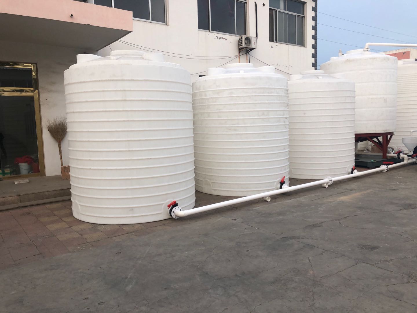 塑料儲罐的特點